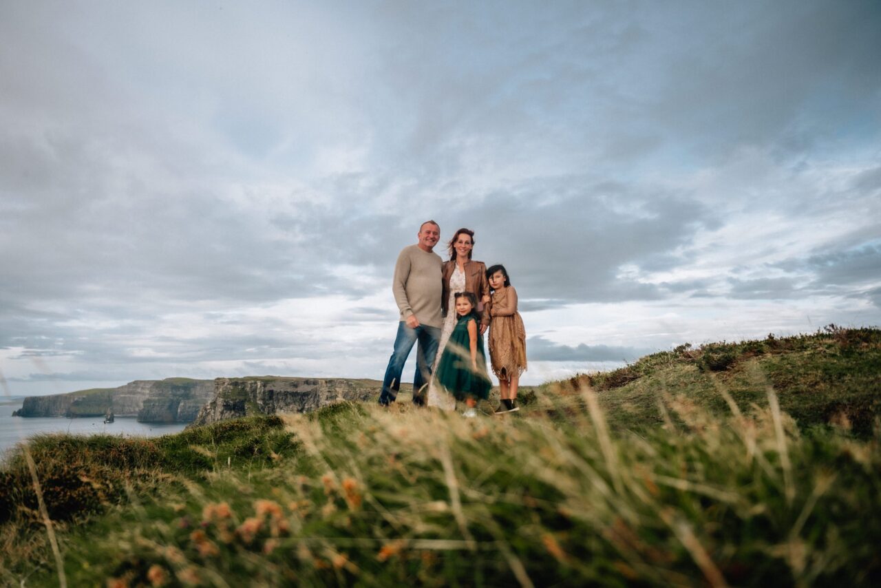 Vacation family photographs in Ireland. A family photograph on the cliffs of Moher